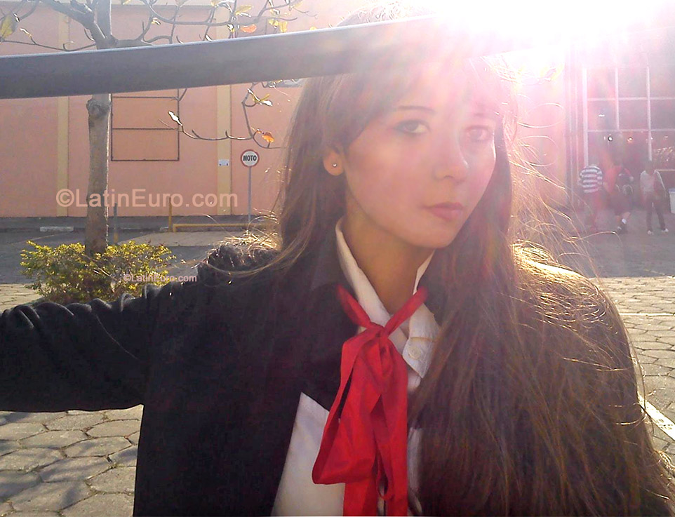 Date this athletic Brazil girl Cristiane from Sao Paulo BR7239