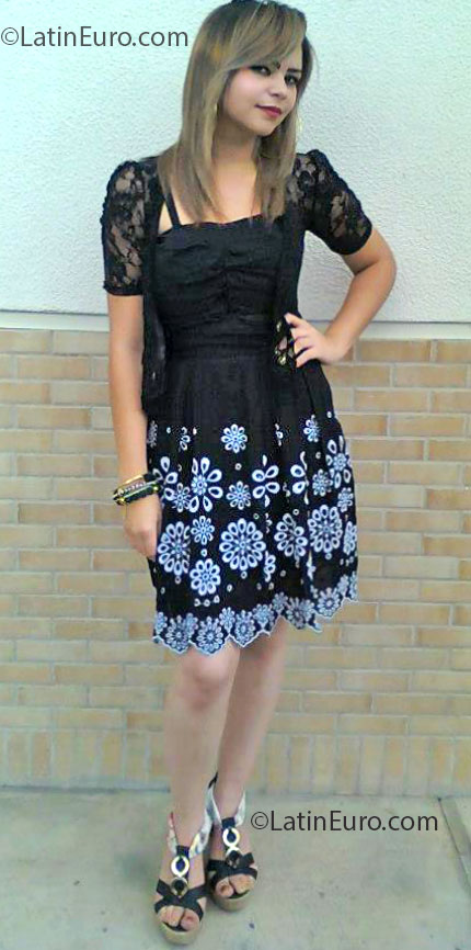 Date this happy Brazil girl Leticia from Recife BR7334