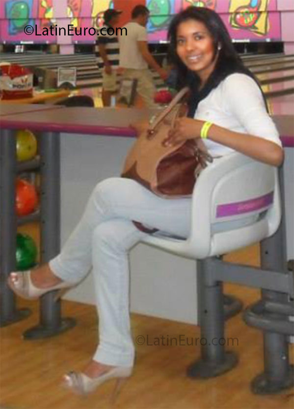 Date this attractive Brazil girl Sara from Sao Paulo BR7339