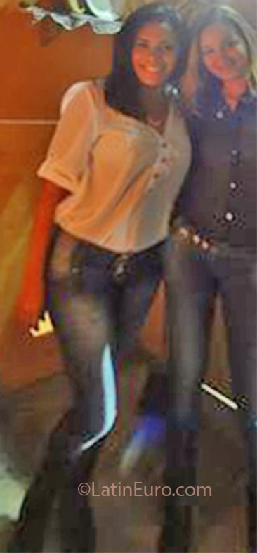 Date this beautiful Brazil girl Fabiana from Porto Se g uro BR7348