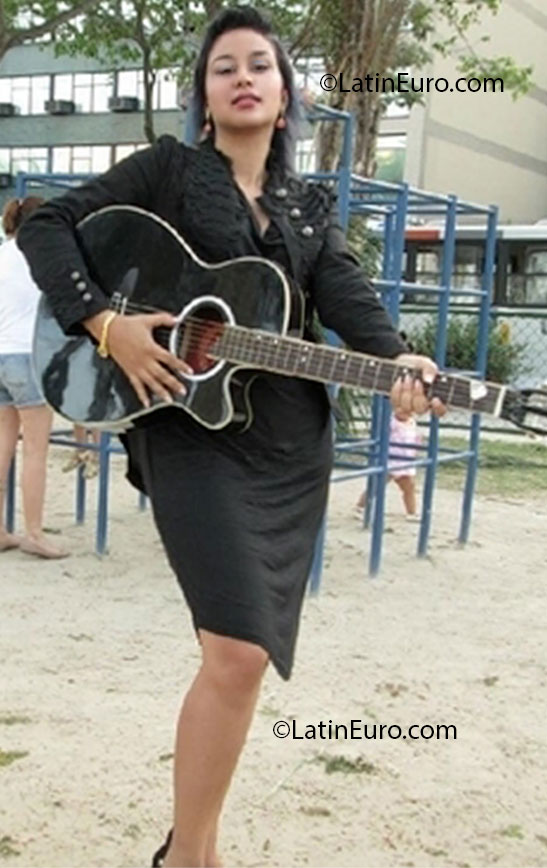 Date this sensual Brazil girl Daniela from Rio De Janeiro BR7360