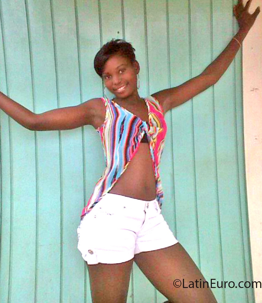 Date this attractive Jamaica girl Nicky24 from Manchester JM935