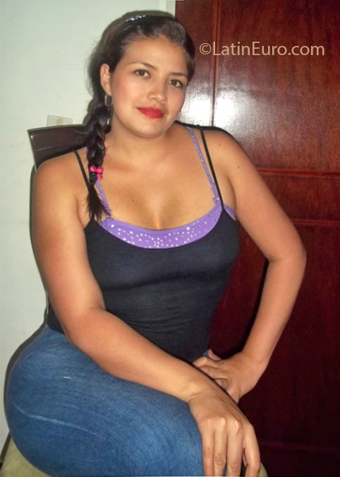 Date this hot Colombia girl Manuela from Armenia CO11979