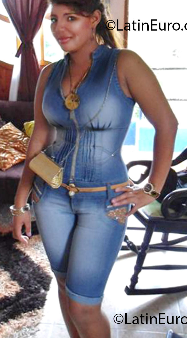 Date this georgeous Colombia girl HEIDI ANAYA RAM from Cartagena CO11982