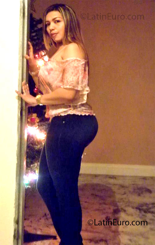 Date this voluptuous Colombia girl Mary from Sincelejo CO13665