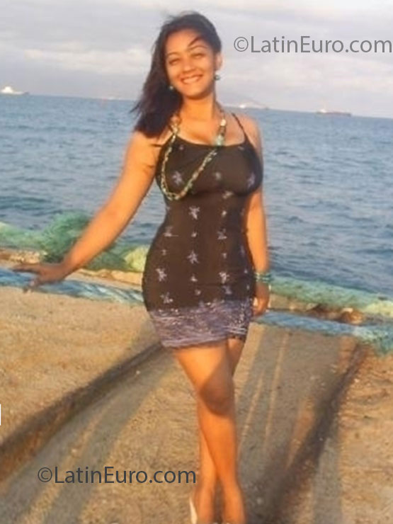 Date this hot Dominican Republic girl Digna from Barahona DO22187