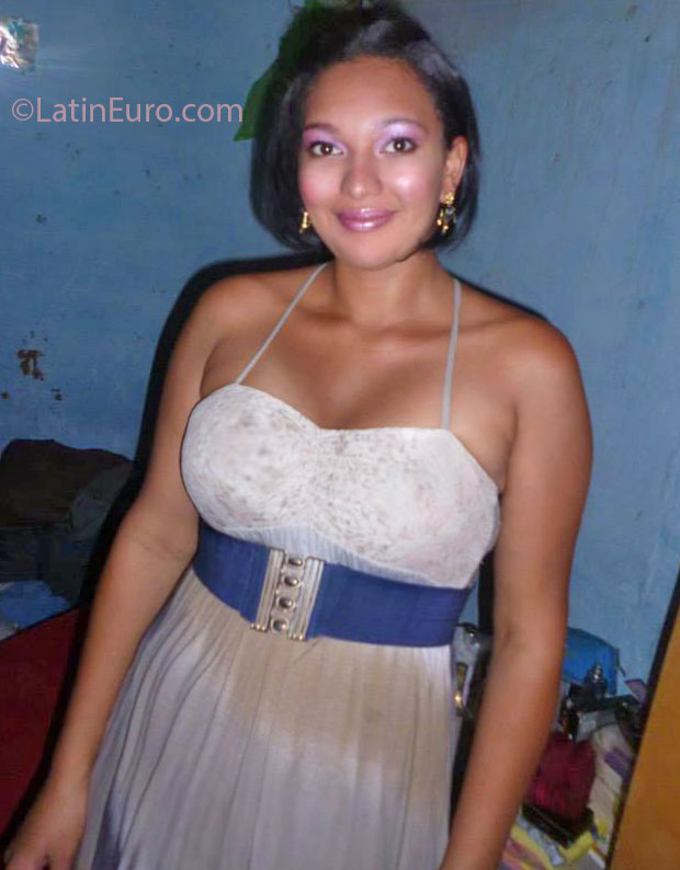 Date this lovely Brazil girl Ana Paula from Goiania BR7444
