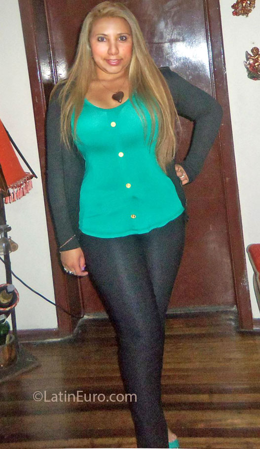 Date this nice looking Colombia girl Nini from Bogota CO12089