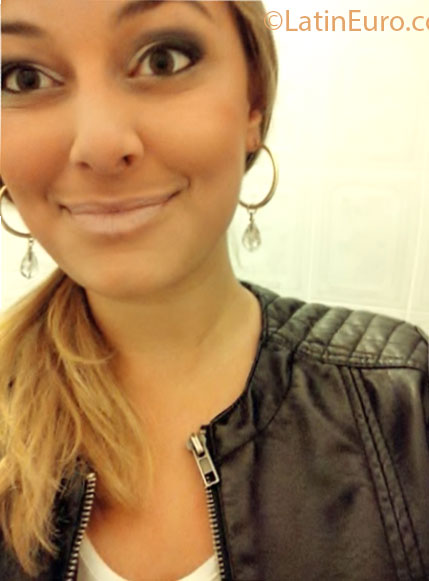 Date this cute Brazil girl Claudia from Indaiatuba BR7469