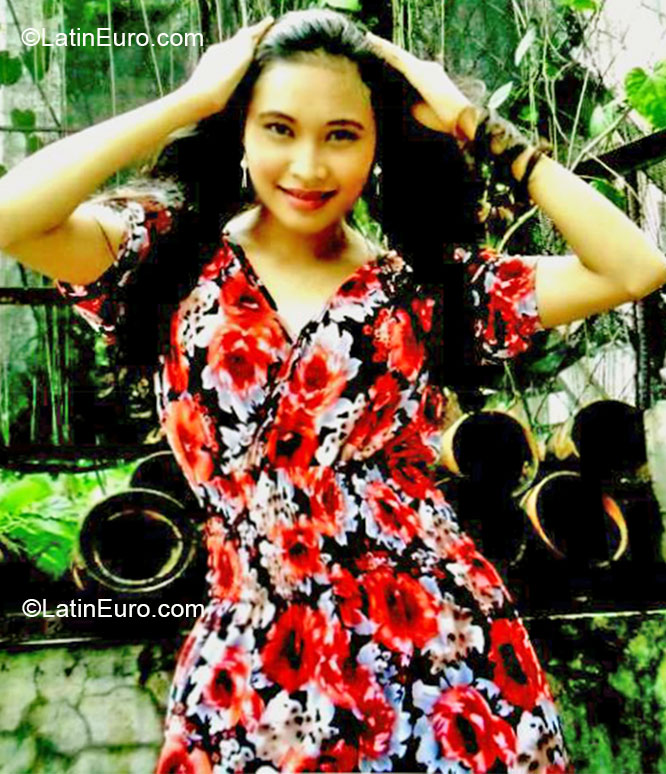 Date this lovely Philippines girl Lyn from Las Pinas City PH551