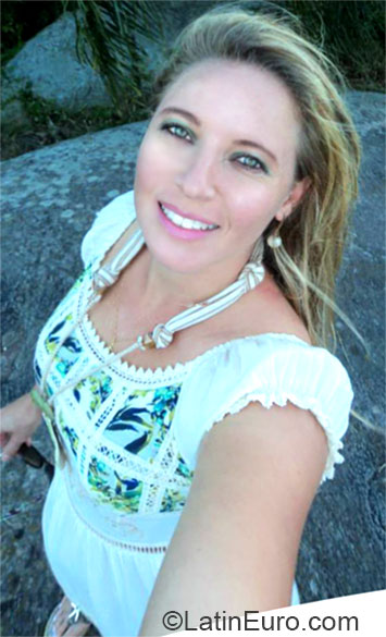 Date this nice looking Brazil girl Thalita from Pinhais BR7568