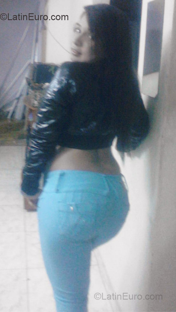 Date this tall Colombia girl Kelly from Medellin CO12474