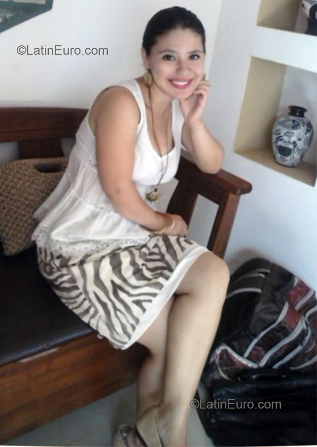 Date this voluptuous Nicaragua girl Olga from Managua NI131