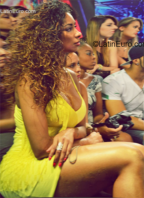 Date this happy Brazil girl Juliana from Sao Paulo BR7636