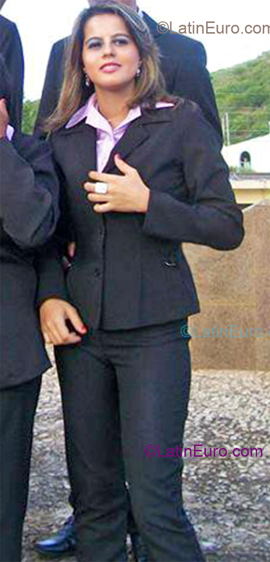 Date this nice looking Brazil girl Quitiria from Maceio BR7643