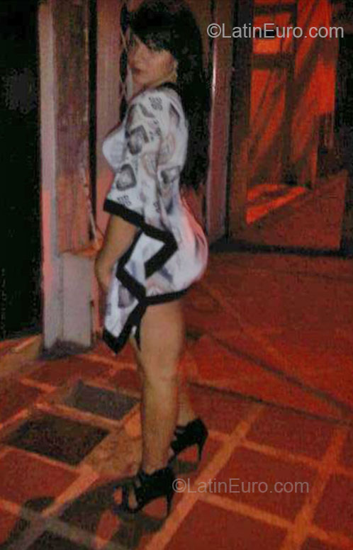 Date this foxy Colombia girl Carolina from Cali CO12653