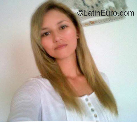 Date this hot Colombia girl Connie from Bogota CO16473