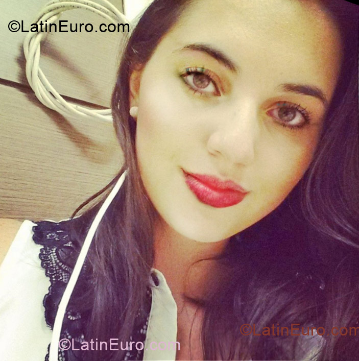 Date this passionate Brazil girl Laura from Uberlandia BR7704