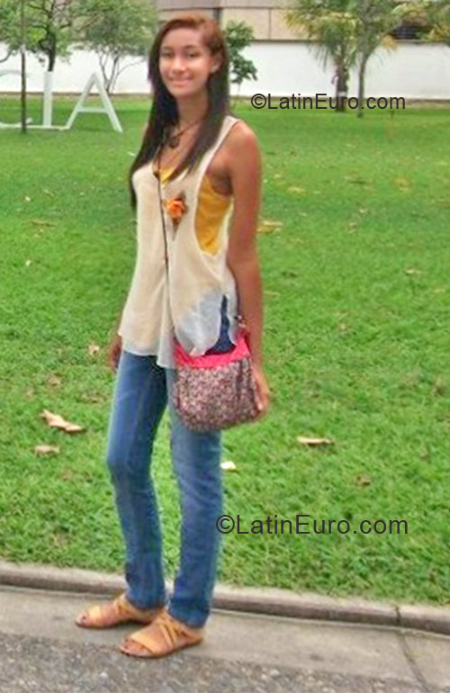 Date this foxy Venezuela girl Rosa from Valencia VE93