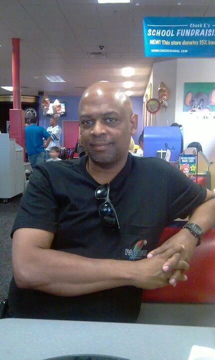 Date this tall United States man Wendell from Surprise US14222