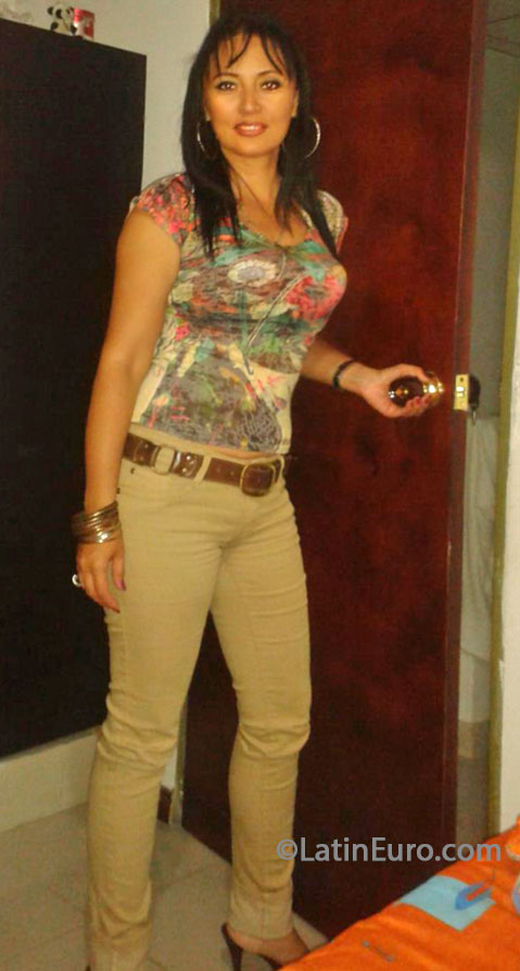 Date this happy Colombia girl Diana aydee from Palmira CO13045