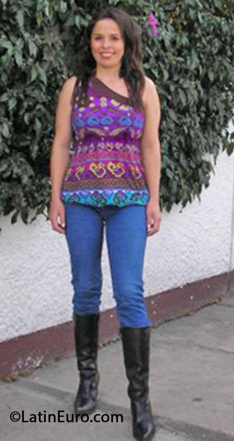 Date this good-looking Colombia girl Andrea from Bogota CO13099