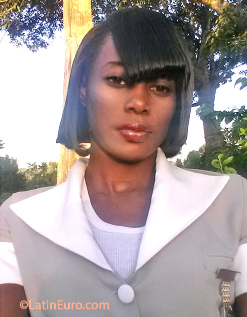 Date this nice looking Jamaica girl Petronia from Kingston JM1203