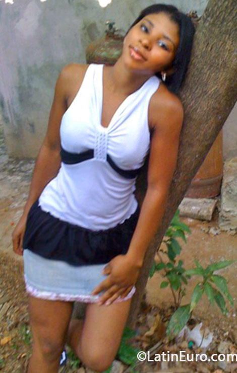 Date this lovely Haiti girl Nelta from Cape Haitian HT42