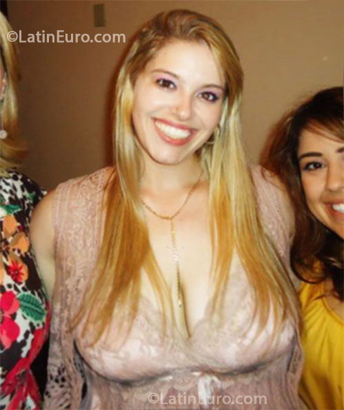 Date this attractive Brazil girl Mariani from Rio De Janeiro BR7876