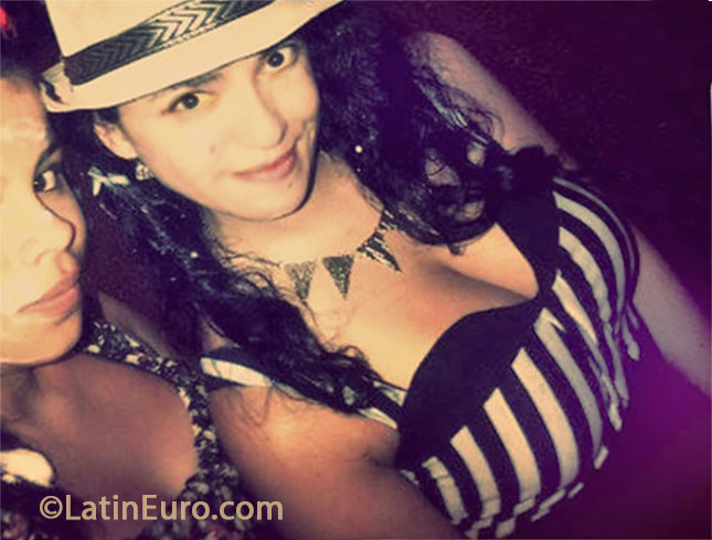 Date this beautiful Colombia girl Sandra from Bogota CO15600