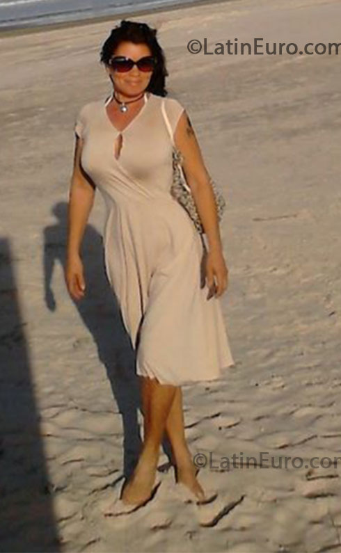 Date this good-looking Brazil girl Maria from Florianopolis BR8051