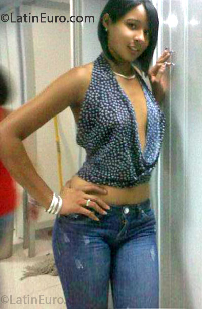 Date this pretty Dominican Republic girl Suleidy from Santiago DO32784