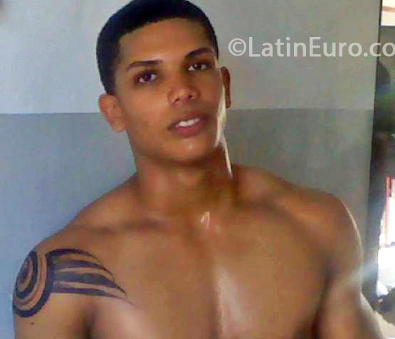 Date this sensual Dominican Republic man Fernando from Santo Domingo DO16472