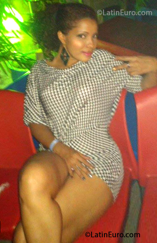 Date this gorgeous Colombia girl Isabella from Cartagena CO18745