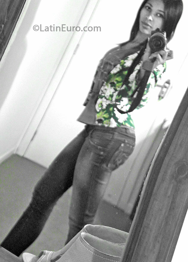 Date this hot Brazil girl Raquel from Palotima BR8089