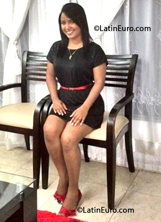 Date this exotic Colombia girl Yissel from Cartagena CO13461