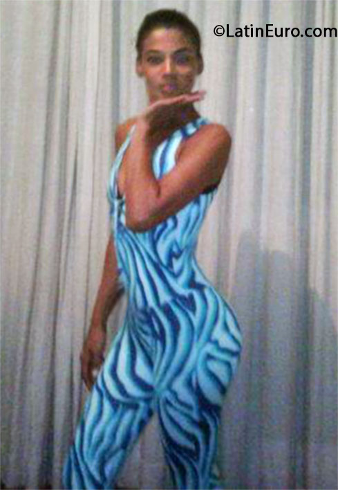 Date this good-looking Brazil girl Andrea from Rio De Janeiro BR7991