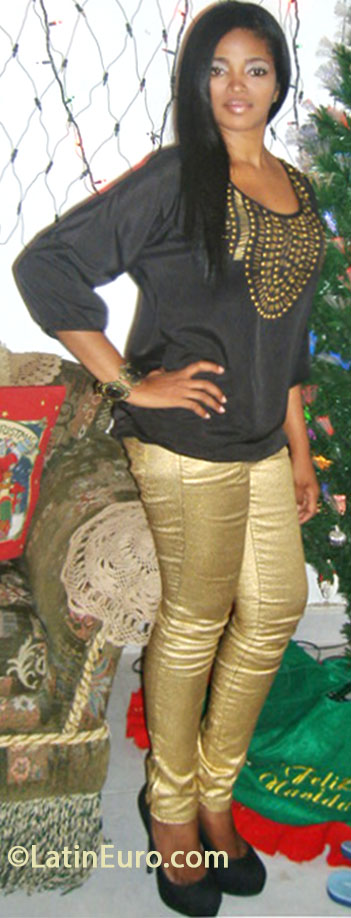 Date this hard body Colombia girl Edilma from Santa Marta CO13664