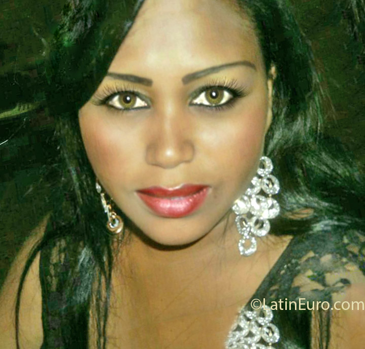 Date this attractive Colombia girl Dayana from Cali CO13853