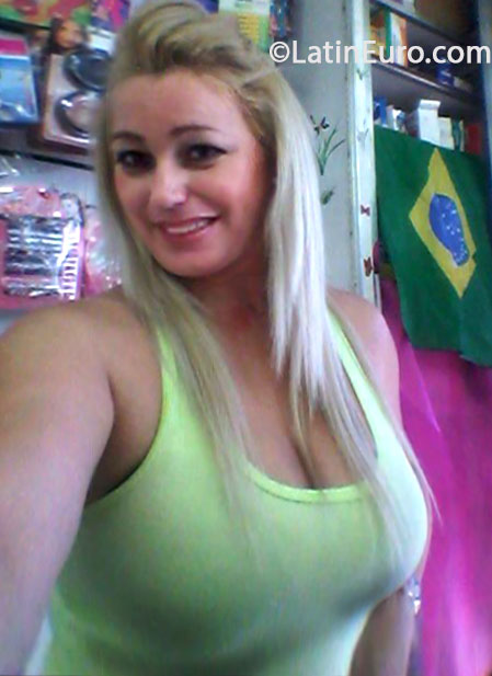 Date this attractive Brazil girl Rosemeire from Sao Paulo BR8102