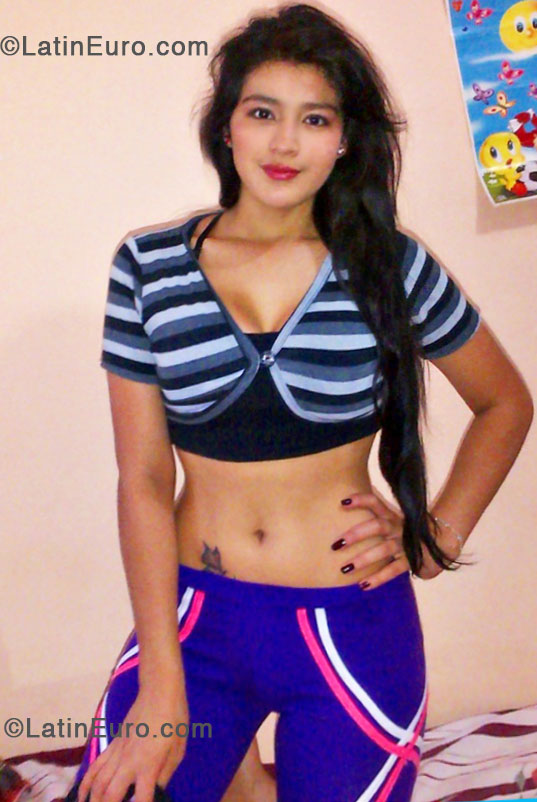 Date this attractive Colombia girl Alexandra from Cali CO14157