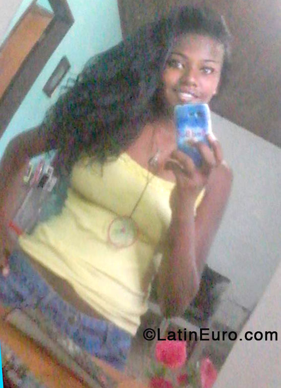 Date this charming Brazil girl Larica from Feira De Santana BR8144