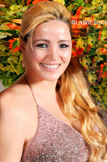 Date this athletic Brazil girl Camila from Sao Paulo BR8149