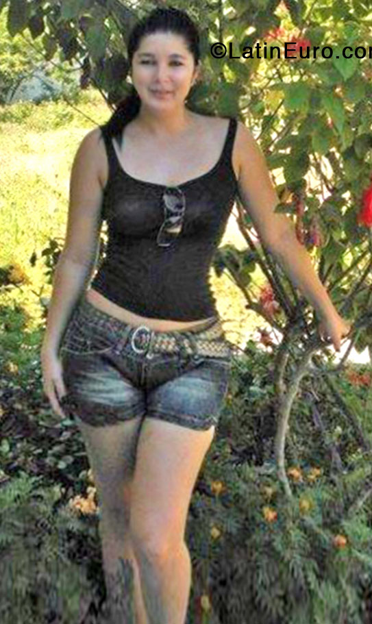 Date this charming Brazil girl Dineuza from Belo Horizonte BR8150