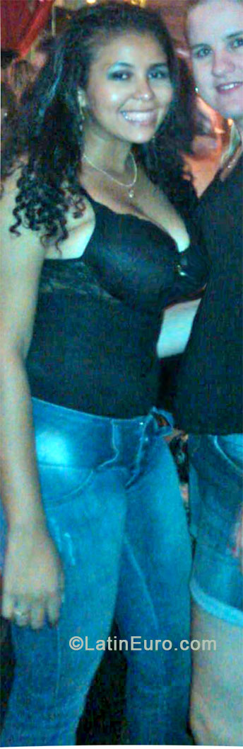 Date this attractive Brazil girl Flavia from Cuiaba BR8155