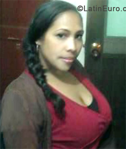 Date this nice looking Colombia girl Gladys from Bogota CO14192