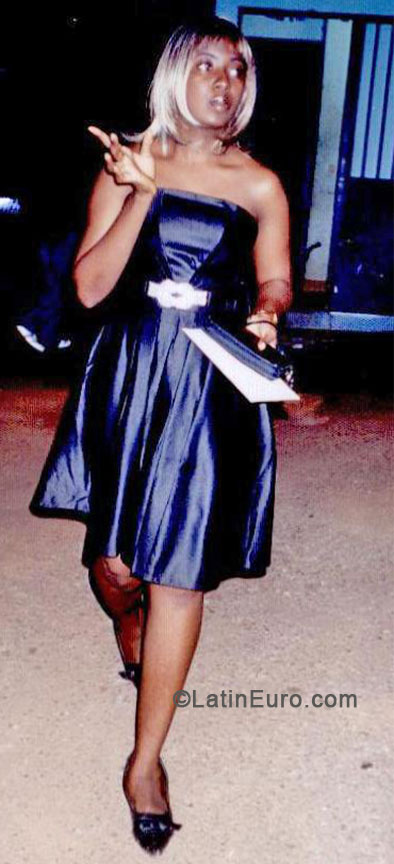 Date this hard body Cameroon girl Essama from Yaounde CM173