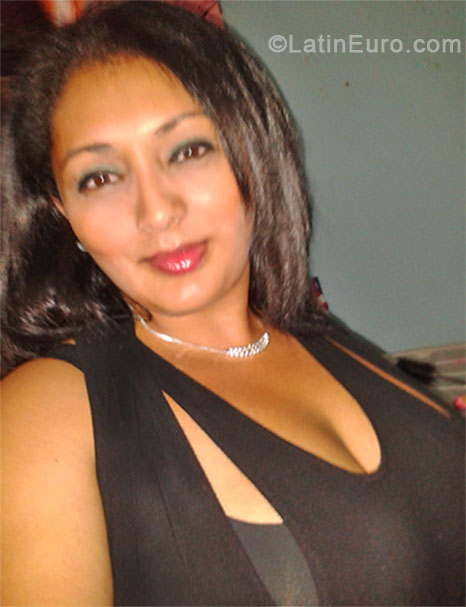 Date this hot Honduras girl Ana Lucia from Cortes HN894