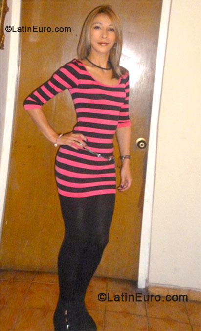 Date this attractive Colombia girl Lucia from Bogota CO14371