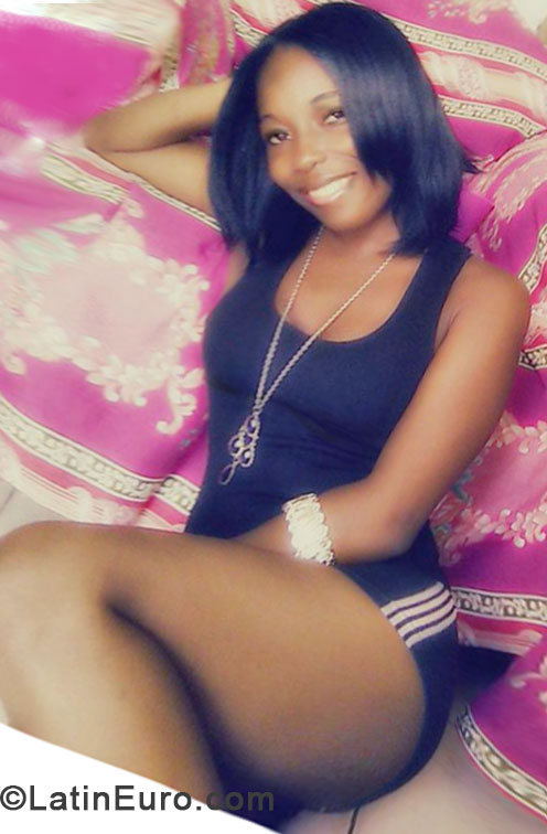 Date this georgeous Honduras girl Marissa from La Ceiba HN900